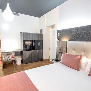 Kleine Kamer met een King Size Bed